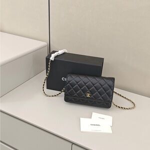 CHANEL Black Quilted Crossbody Bag with Gold Chain